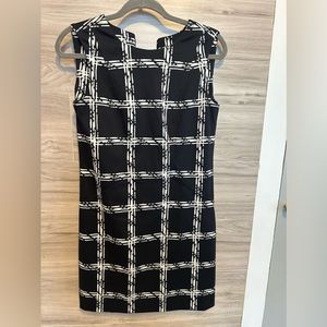 Vince Camuto Size 2 black and white dress